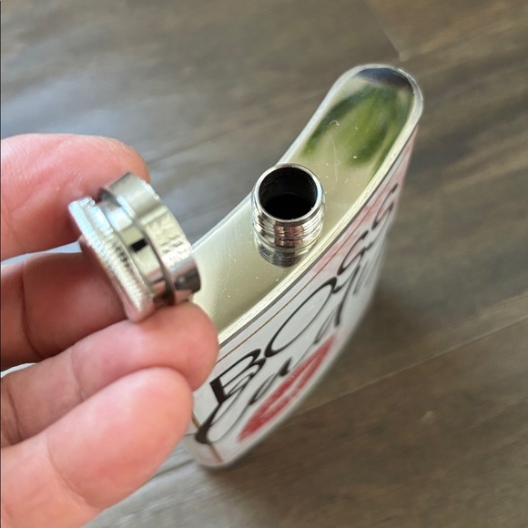 BOSS Lady Red Hot Lips, stainless steel screw top flask – 8 ounce - Picture 4 of 5